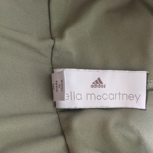 adidas by Stella McCartney(アディダスバイステラマッカートニー)の送料込アディダスバイステラマッカートニーのタイツ一体型ショートパンツM カーキ色 スポーツ/アウトドアのトレーニング/エクササイズ(ヨガ)の商品写真