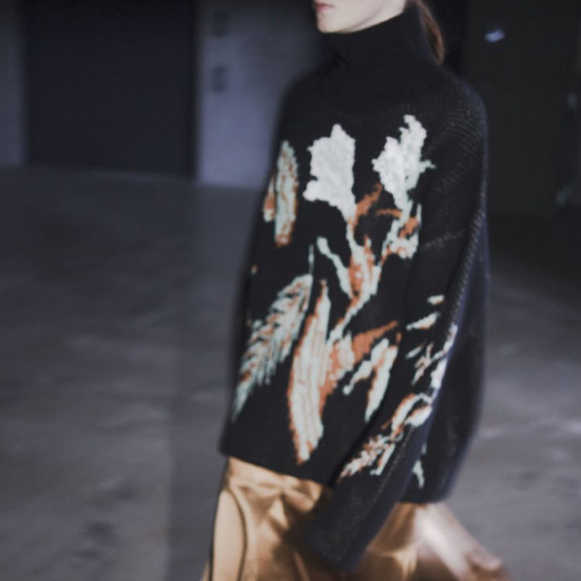 mame(マメ)のFloral Double Jacquard Sweater レディースのトップス(ニット/セーター)の商品写真