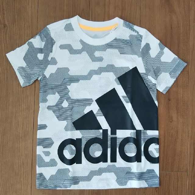 adidas(アディダス)のEri様専用  Tシャツ タグつき キッズ/ベビー/マタニティのキッズ服男の子用(90cm~)(Tシャツ/カットソー)の商品写真