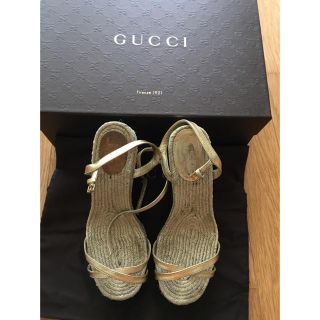 グッチ(Gucci)のグッチゴールドウェッジサンダル(サンダル)