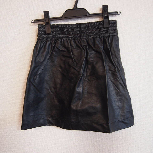 EMODA(エモダ)のEMODA フェイクレザースカート レディースのスカート(ミニスカート)の商品写真