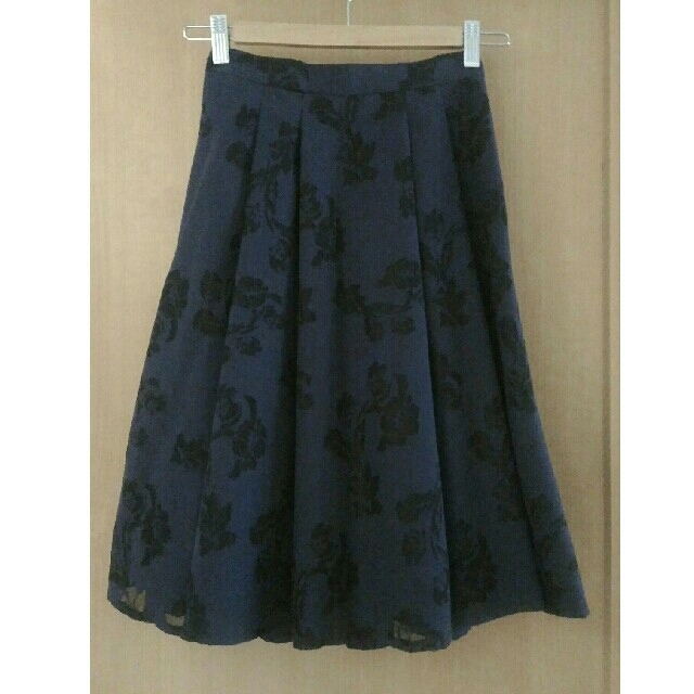 GU(ジーユー)のGU 花柄・Aラインスカート レディースのスカート(ひざ丈スカート)の商品写真