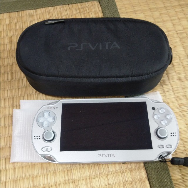 PlayStation - PS VITA PCHJ 10007 アイスシルバー ソフトウェア3.15の通販 by カンナバート's shop｜プレイステーションヴィータならラクマ Vita 高品質安い