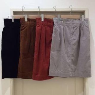 ダブルクローゼット(w closet)のw closet コーデュロイ スカート グレー(ひざ丈スカート)