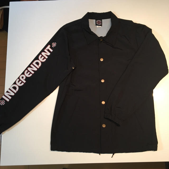 INDEPENDENT(インディペンデント)のINDEPENDENT nylon coach jacket メンズのジャケット/アウター(ナイロンジャケット)の商品写真