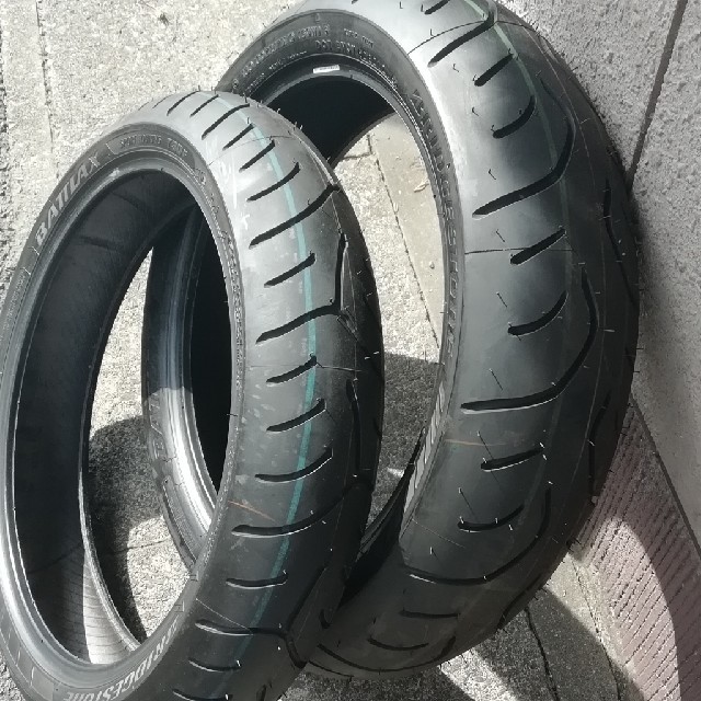 BRIDGESTONE(ブリヂストン)のブリジストン バトラックスT30 160/60ZR17 120/70ZR17 自動車/バイクのバイク(パーツ)の商品写真