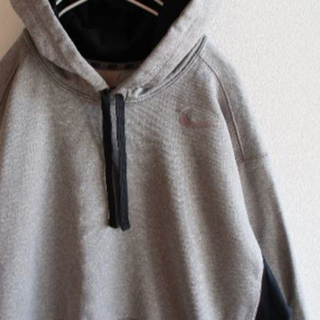 NIKE(ナイキ)のUS ナイキ THERMA-FIT graybk パーカー men's L メンズのトップス(パーカー)の商品写真