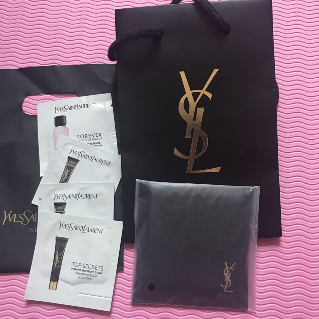 Yves Saint Laurent Beaute(イヴサンローランボーテ)のイヴ·サンローラン 鏡  レディースのファッション小物(ミラー)の商品写真