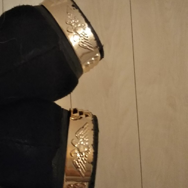 ファーパンプス ブラック ゴールド レディースの靴/シューズ(ハイヒール/パンプス)の商品写真
