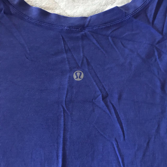 lululemon(ルルレモン)の再値下げ！used Lululemon Tシャツ  スポーツ/アウトドアのトレーニング/エクササイズ(ヨガ)の商品写真