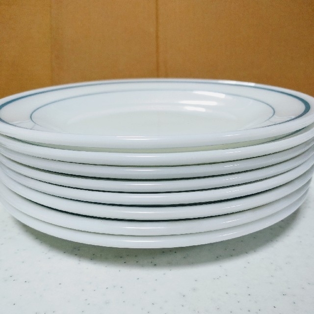 Pyrex(パイレックス)のオールドパイレックス　ブルーライン　超レア　大皿　23cm 未使用品　ラスト4点 インテリア/住まい/日用品のキッチン/食器(食器)の商品写真