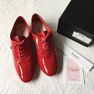 レペット(repetto)の新品☆repetto レペット☆ZIZI ジジ 赤 エナメル パテントレザー (ローファー/革靴)
