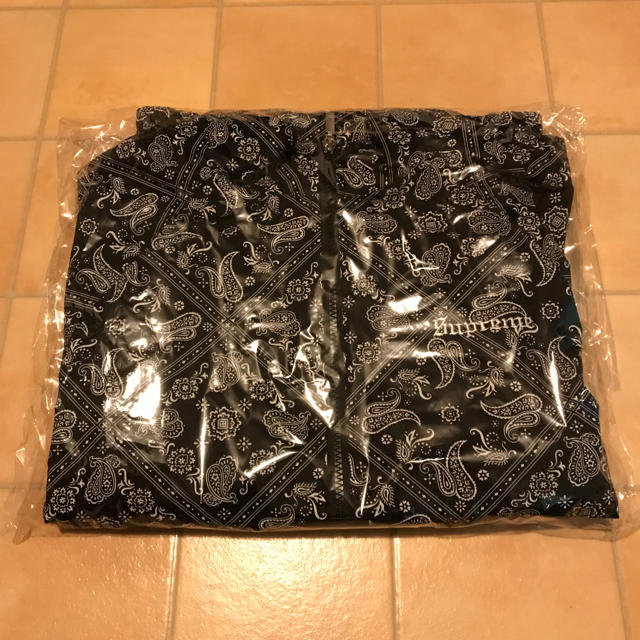 新品】Supreme Bandana Track Jacket 新品】Supreme Bandana Track Jacket
