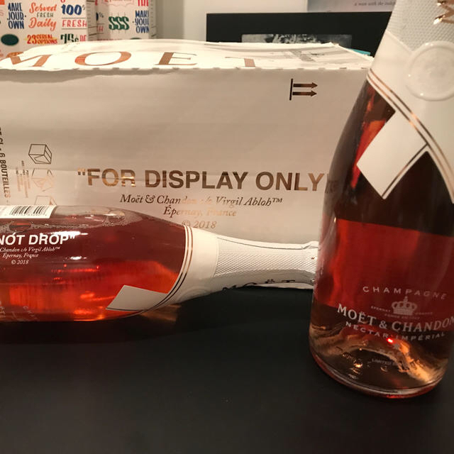 OFF-WHITE - MOËT CHANDON c/o virgil abloh コラボシャンパンの通販 by  Tansandaisuki｜オフホワイトならラクマ