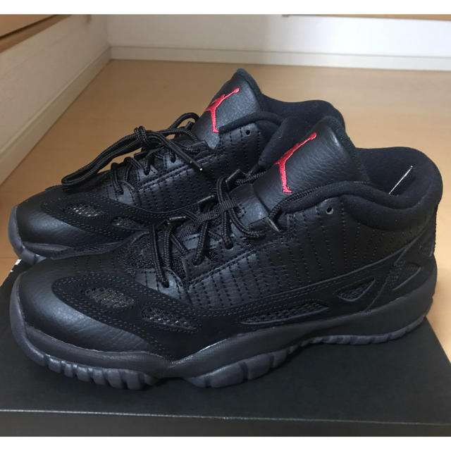 靴/シューズNike Air Jordan 11 Retro Low BG