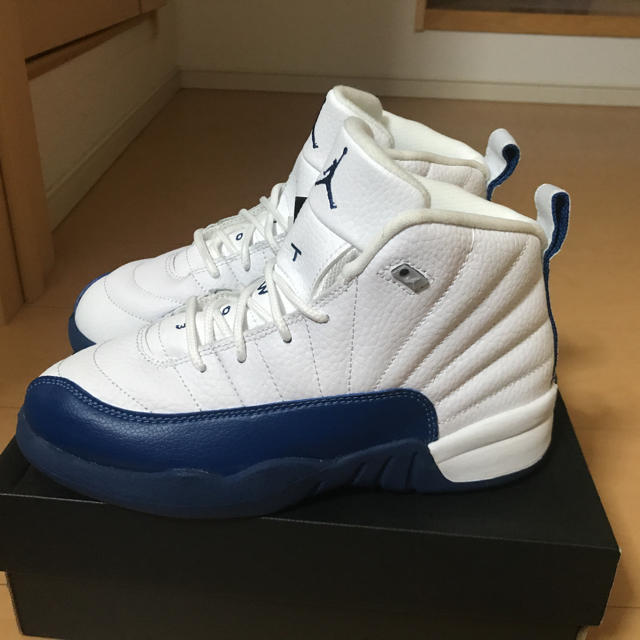 NIKE(ナイキ)のNike Air Jordan 12 Retro BP(Frnch Blue) キッズ/ベビー/マタニティのキッズ靴/シューズ(15cm~)(スニーカー)の商品写真