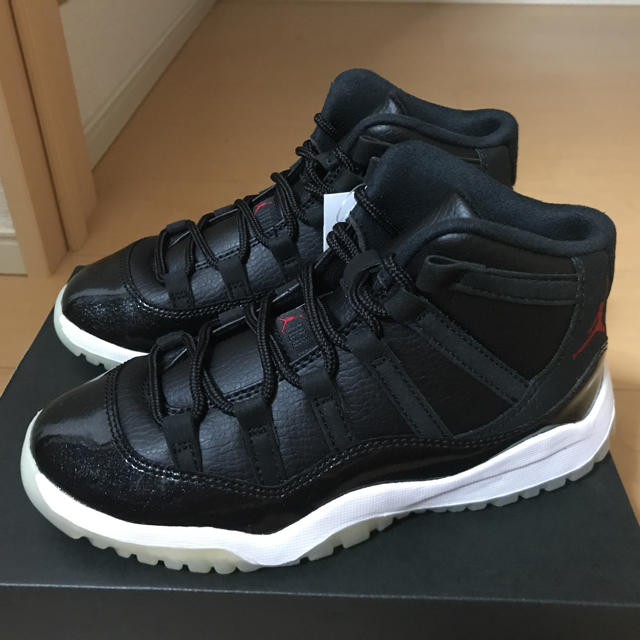 NIKE(ナイキ)のNike Air Jordan 11 Retro BP (72-10) キッズ/ベビー/マタニティのキッズ靴/シューズ(15cm~)(スニーカー)の商品写真