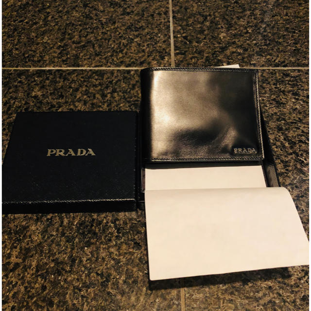 PRADA 二つ折り財布