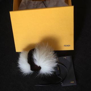 フェンディ(FENDI)のむぎ☺️様専用です。フェンディ  ふわふわチャームストラップ(バッグチャーム)