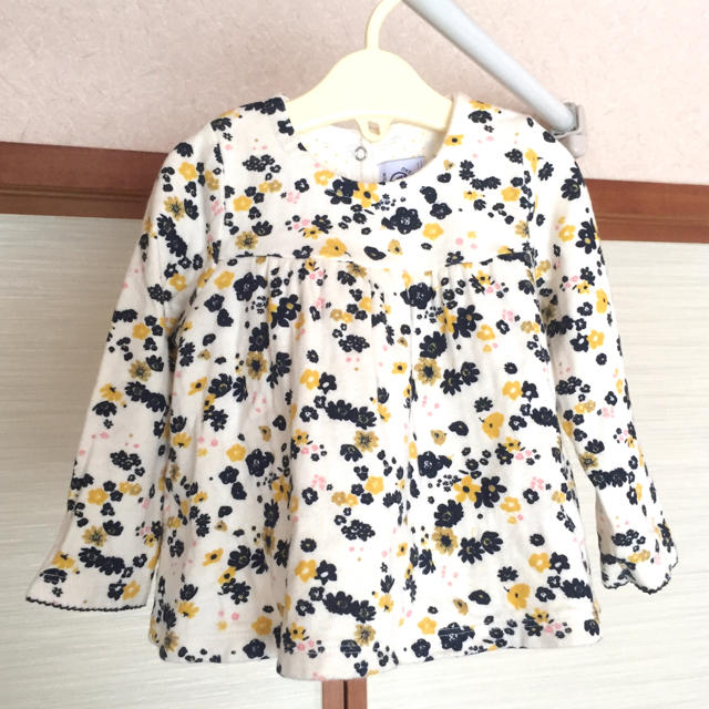 PETIT BATEAU(プチバトー)のプチバトー 18m 花柄カットソー キッズ/ベビー/マタニティのベビー服(~85cm)(シャツ/カットソー)の商品写真