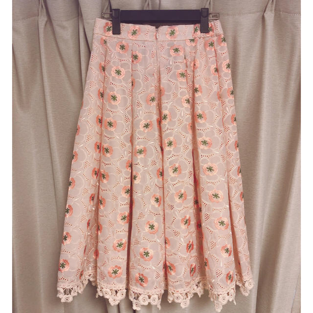 Lily Brown(リリーブラウン)の❁mikichanさま専用❁リリーブラウン お花刺繍ミディアム丈スカート レディースのスカート(ひざ丈スカート)の商品写真