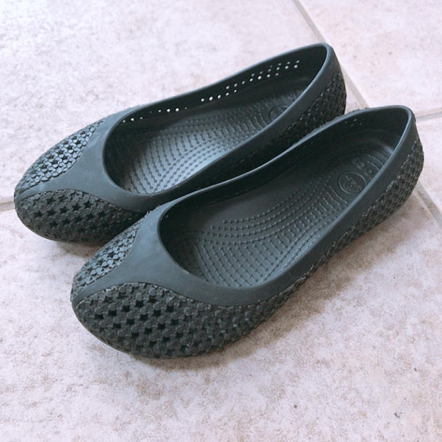 crocs(クロックス)のcrocs黒サンダル レディースの靴/シューズ(サンダル)の商品写真