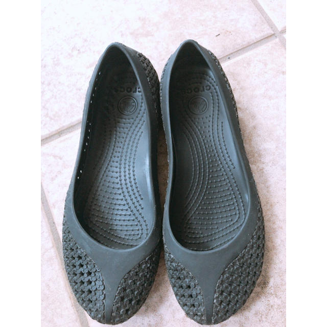 crocs(クロックス)のcrocs黒サンダル レディースの靴/シューズ(サンダル)の商品写真