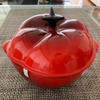 ルクルーゼ(LE CREUSET)のル・クルーゼ トマト 鍋 ヘタ付き(鍋/フライパン)