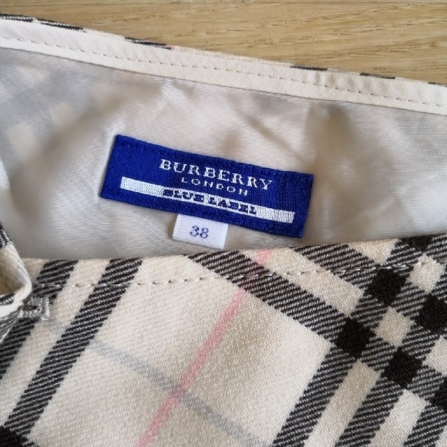 BURBERRY BLUE LABEL(バーバリーブルーレーベル)のBURBERRY Blue Label スカート レディースのスカート(ミニスカート)の商品写真