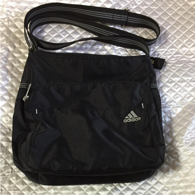 adidas(アディダス)の【送料込】  adidas ショルダーバッグ レディースのバッグ(ショルダーバッグ)の商品写真