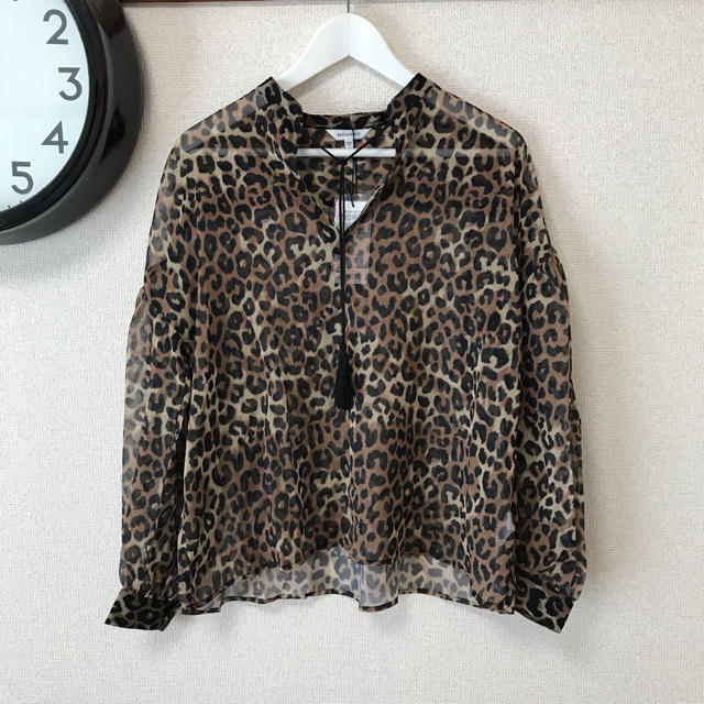 moussy(マウジー)の新品未使用 マウジー レオパードTOPS ヒョウ柄 レディースのトップス(シャツ/ブラウス(長袖/七分))の商品写真