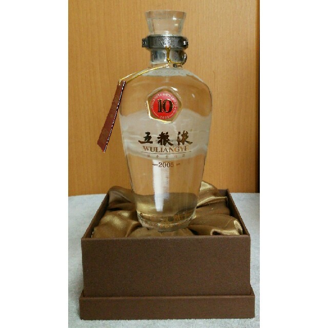 ☆jeawon0828様専用☆【10年もの】中国高級白酒「五粮液」 2005年 食品/飲料/酒の酒(その他)の商品写真