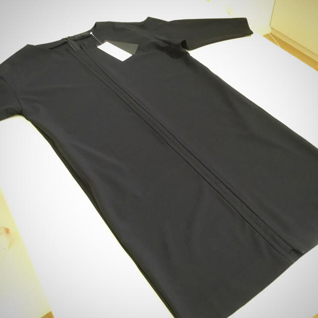 icB 新品 タグ付き サイズS ワンピース 黒 7分袖XLの方向きひざ丈ワンピース