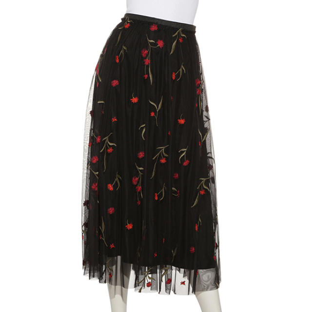 Mila Owen(ミラオーウェン)の刺繍ロングスカート チュールスカート レディースのスカート(ロングスカート)の商品写真