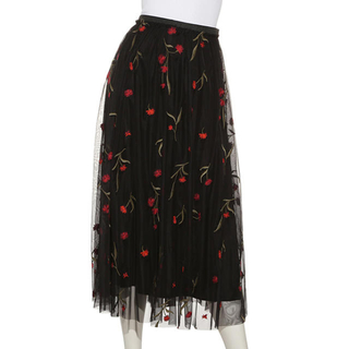 ミラオーウェン(Mila Owen)の刺繍ロングスカート チュールスカート(ロングスカート)