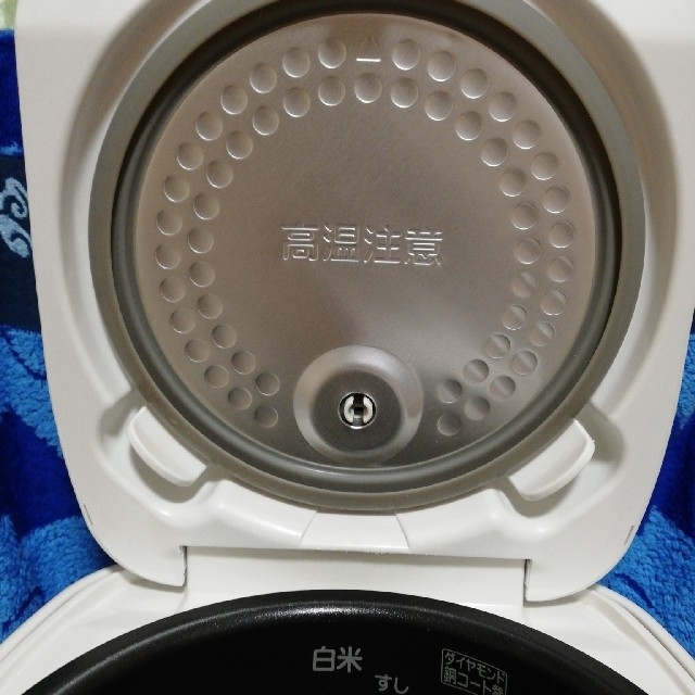 東芝(トウシバ)のお値下げ中‼️東芝炊飯器(３合炊き) スマホ/家電/カメラの調理家電(炊飯器)の商品写真