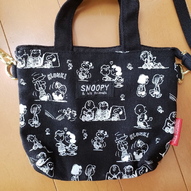 SNOOPY(スヌーピー)のスヌーピー　ポシェット(黒) キッズ/ベビー/マタニティのこども用バッグ(ポシェット)の商品写真