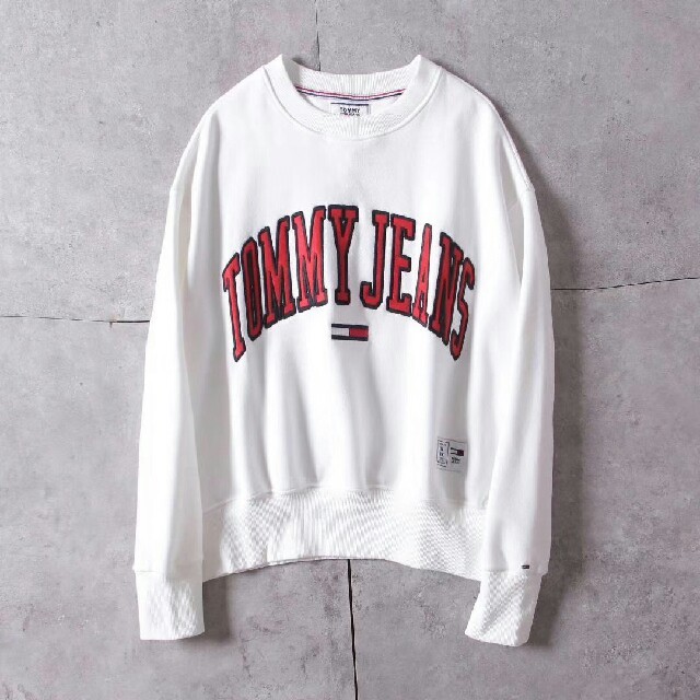 TOMMY(トミー)のTOMMY  JEANS  メンズ トレーナー　ホワイト メンズのトップス(スウェット)の商品写真