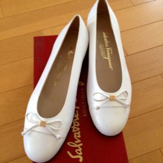 フェラガモ(Ferragamo)の新品☆本物フェラガモローヒールパンプス(ハイヒール/パンプス)