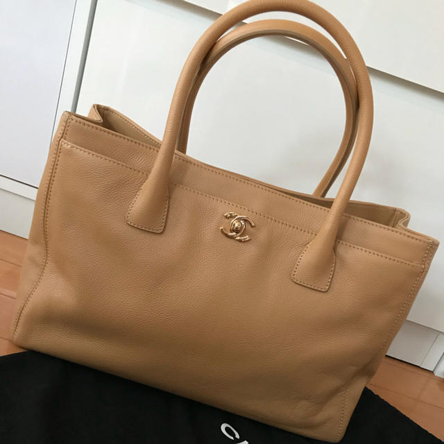 お見舞い CHANEL - シャネル エグゼクティブトート トートバッグ お見舞い CHANEL - シャネル エグゼクティブトート トートバッグ
