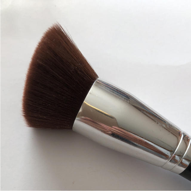 bareMinerals(ベアミネラル)のベアミネラル ファンデーションブラシ precision face コスメ/美容のベースメイク/化粧品(その他)の商品写真