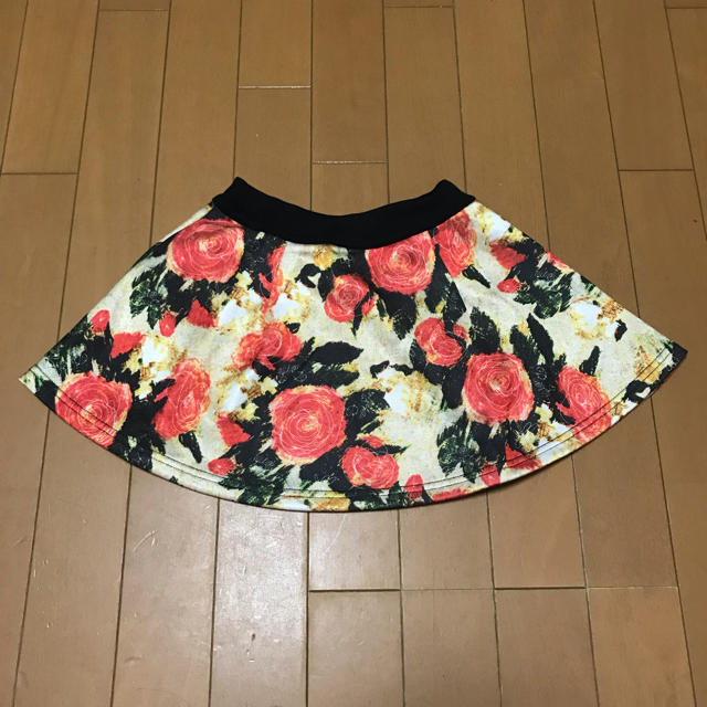 RONI(ロニィ)のroni 花柄 パーカー スカート セットアップ Mサイズ 130 キッズ/ベビー/マタニティのキッズ服女の子用(90cm~)(スカート)の商品写真