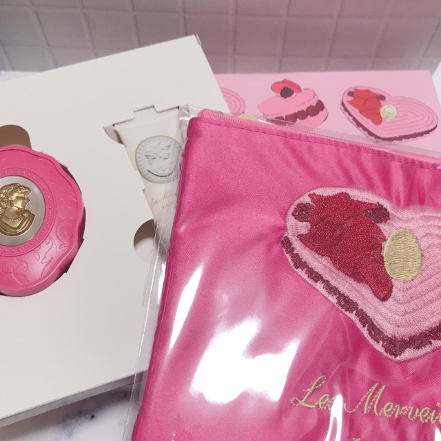 Les Merveilleuses LADUREE(レメルヴェイユーズラデュレ)の新品❤︎ 限定発売 レメルヴェイユーズラデュレ / メイクアップコフレV コスメ/美容のキット/セット(コフレ/メイクアップセット)の商品写真