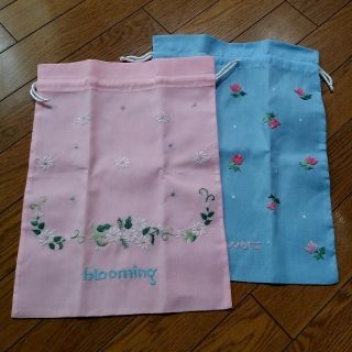 新品　刺繍巾着袋　2枚組(ランチボックス巾着)