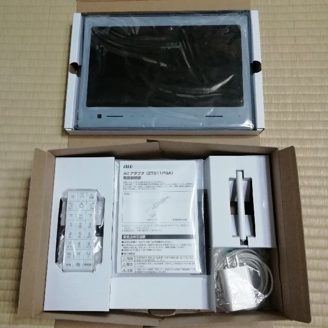 au(エーユー)の録画機能付き防水フルセグテレビ搭載❗PHOTO-U TV【ZTS12】 スマホ/家電/カメラのテレビ/映像機器(テレビ)の商品写真