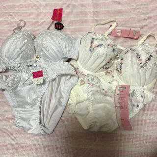 新品タグ付き♡ブラジャー&ショーツ2セット(ブラ&ショーツセット)