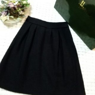 ハロッズ(Harrods)のHarrods  ふんわりブラックwoolスカート size2(ひざ丈スカート)