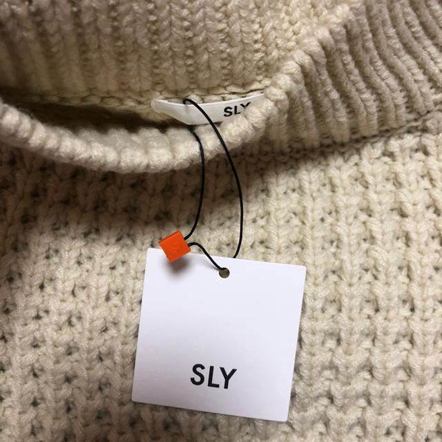 SLY(スライ)のSLY 新品未使用タグ付き ニット レディースのトップス(ニット/セーター)の商品写真