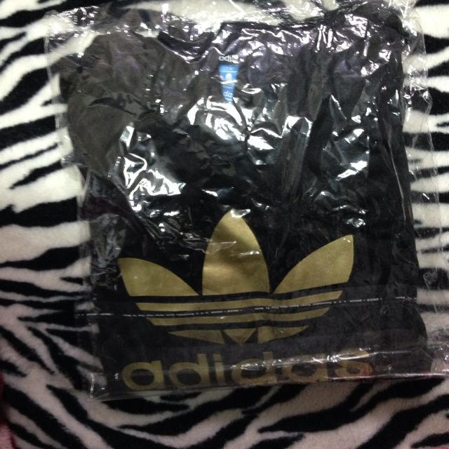 adidasパーカー