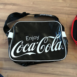 コカコーラ(コカ・コーラ)のコカコーラ エナメルショルダーバッグ 黒 新品未使用(ショルダーバッグ)
